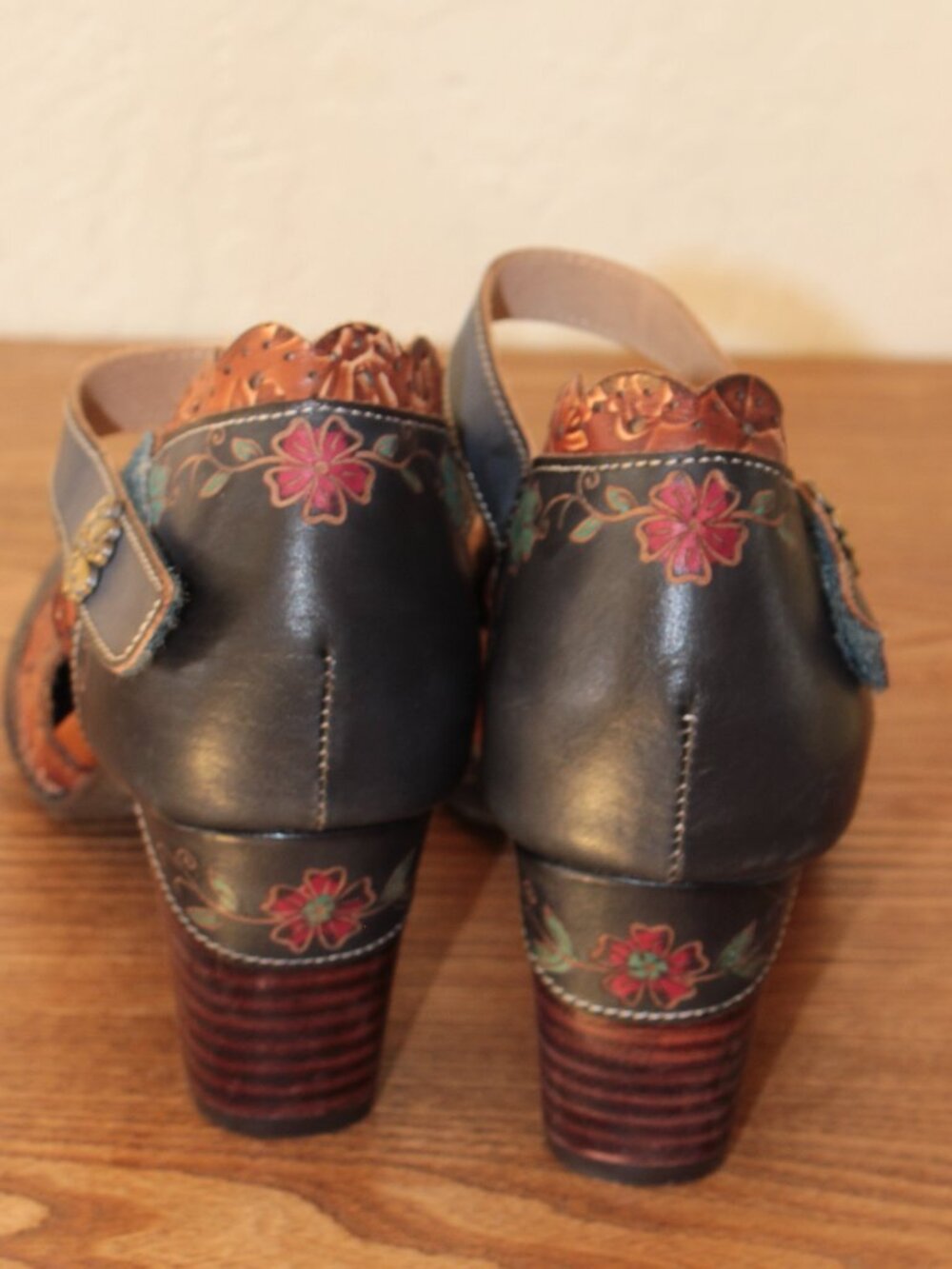 L’Artiste Spring Step Navy Floral Mary Jane Heels NIB - Picture 5 of 8